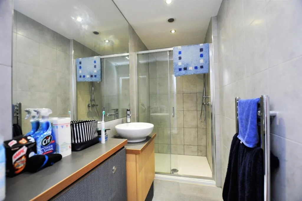 8 bedroom terraced house for rent