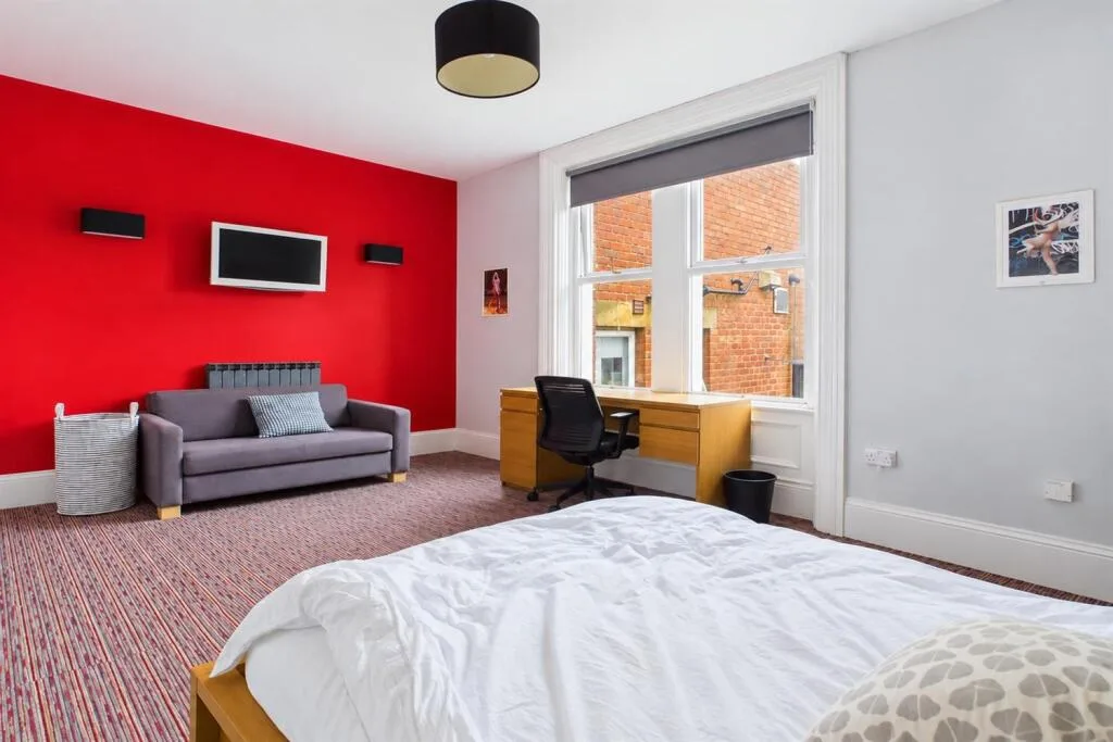 8 bedroom terraced house for rent