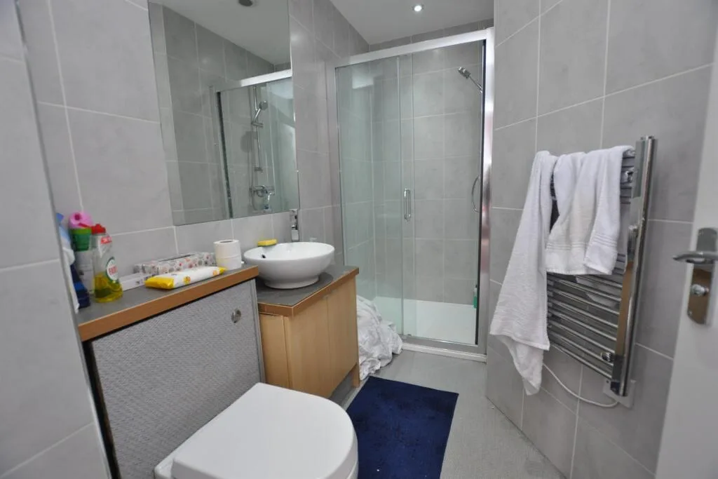 8 bedroom terraced house for rent