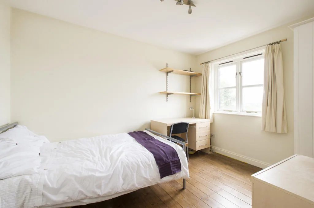 7 bedroom semi-detached house for rent