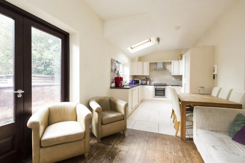 7 bedroom semi-detached house for rent