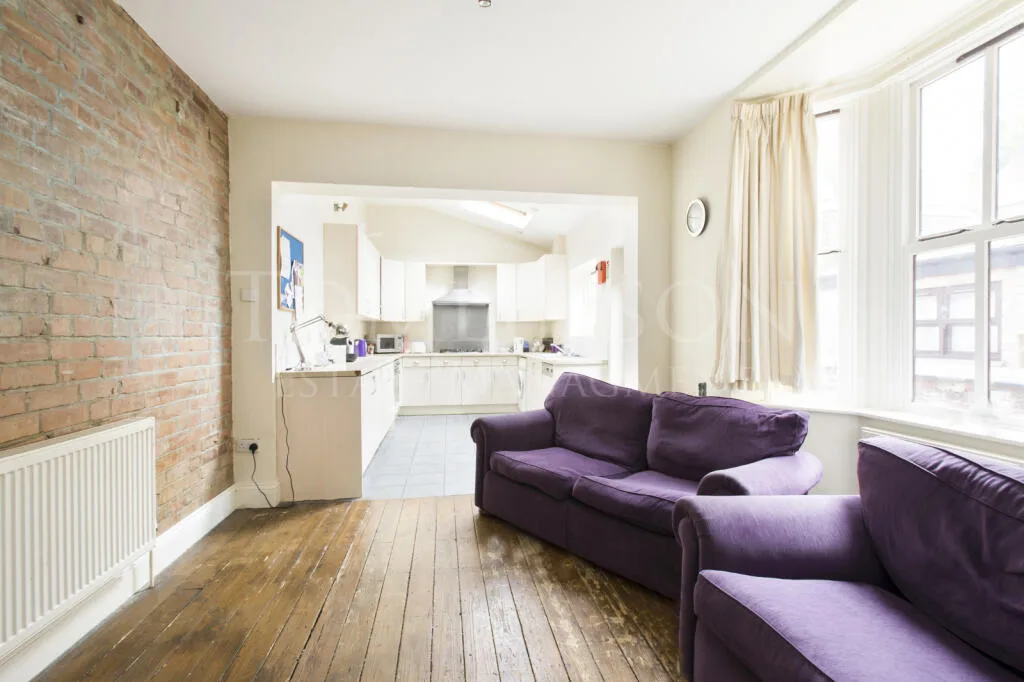 7 bedroom semi-detached house for rent
