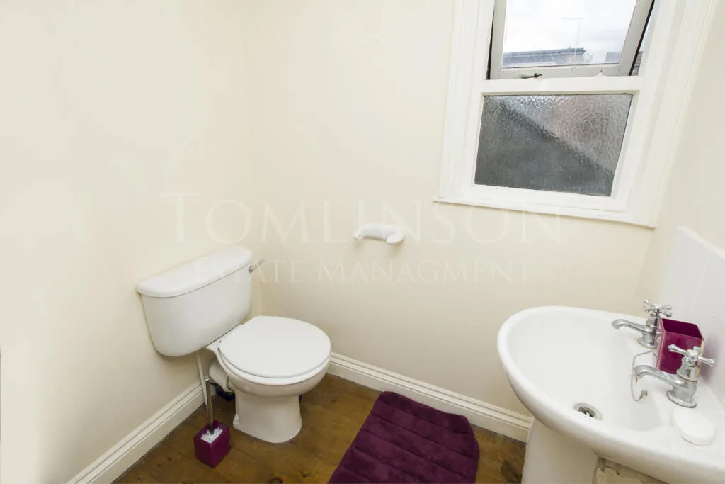7 bedroom semi-detached house for rent