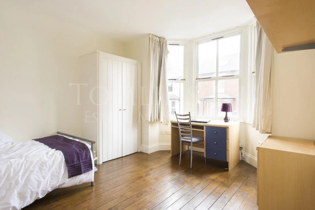7 bedroom semi-detached house for rent