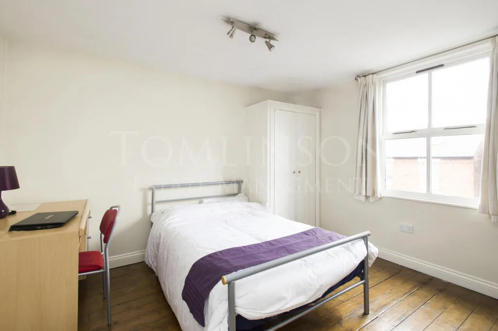 7 bedroom semi-detached house for rent