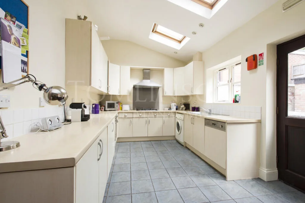 7 bedroom semi-detached house for rent