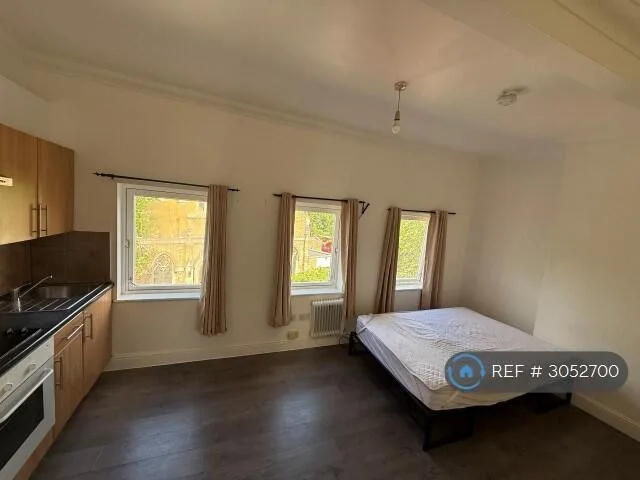 Studio flat for rent