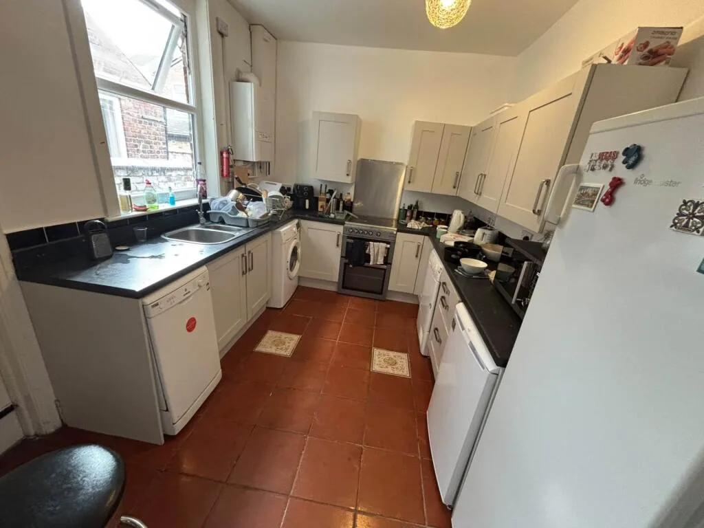 4 bedroom semi-detached house for rent