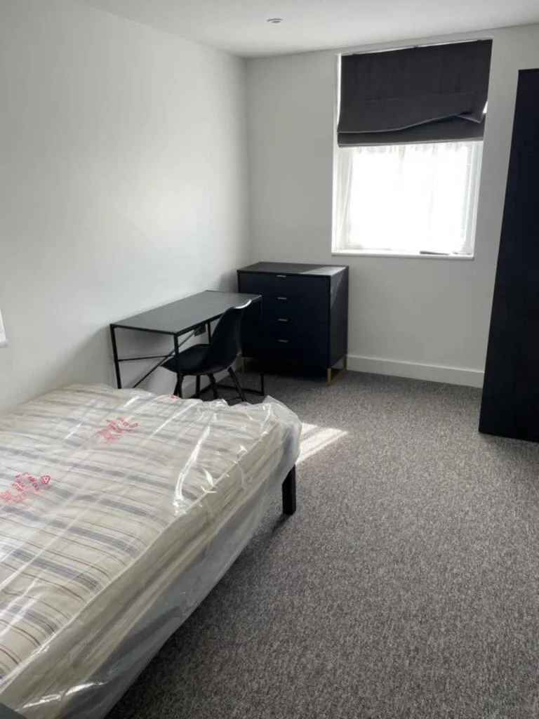 6 bedroom terraced house for rent