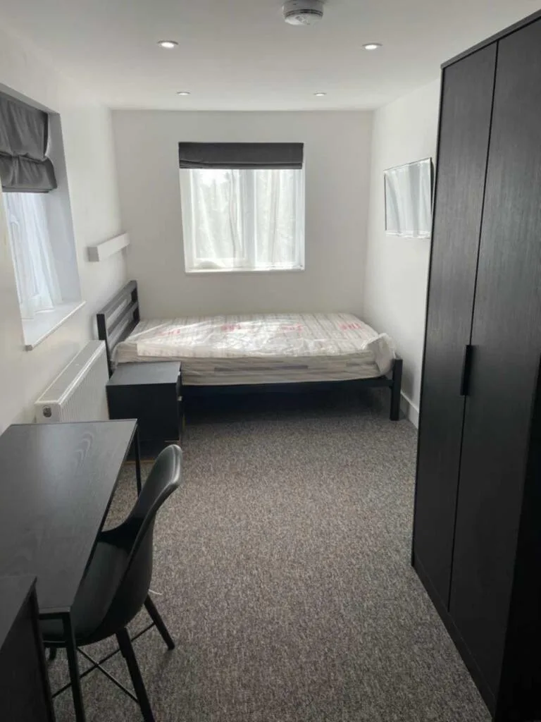 6 bedroom terraced house for rent