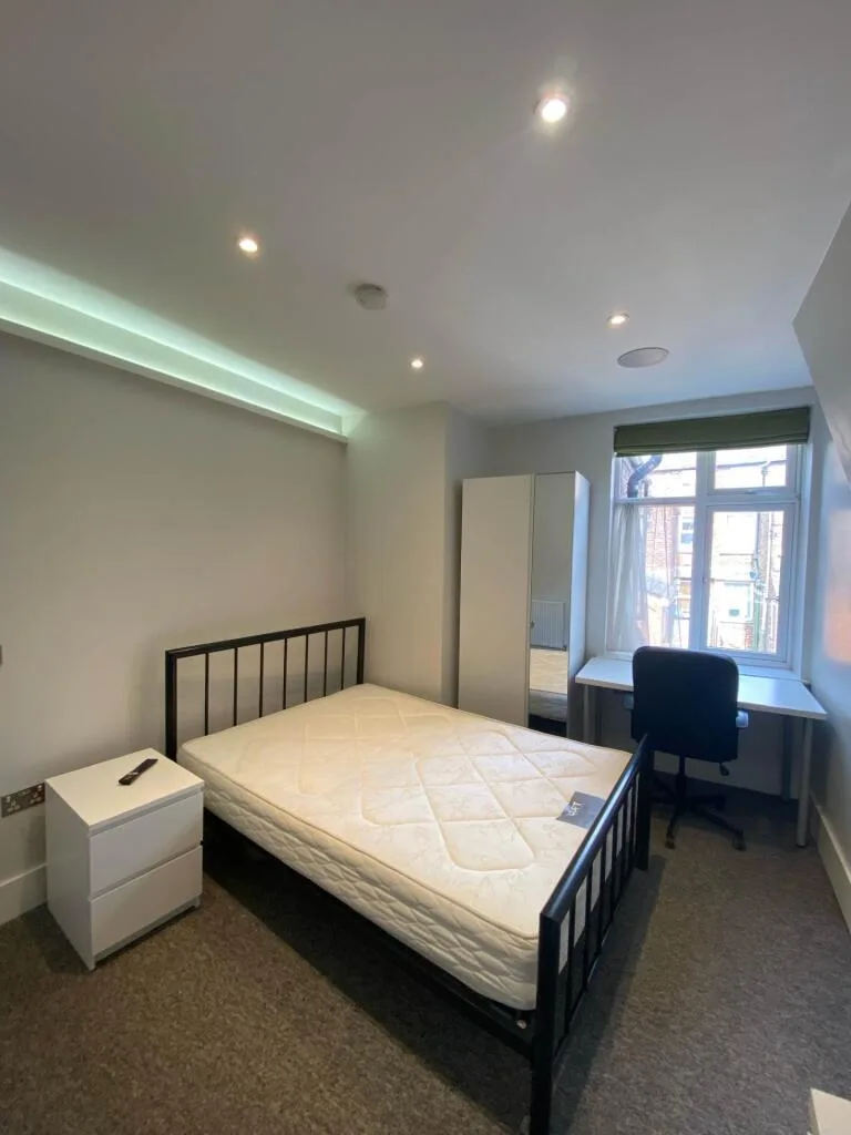 6 bedroom terraced house for rent