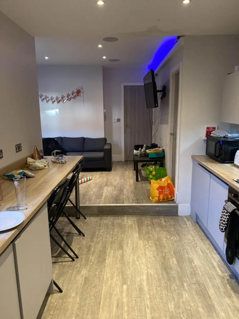 6 bedroom terraced house for rent
