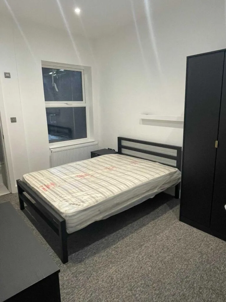 6 bedroom terraced house for rent
