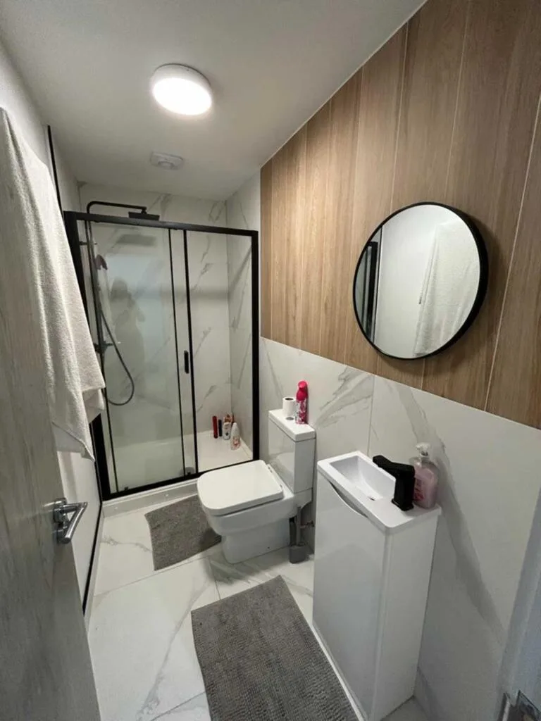 6 bedroom end of terrace house for rent