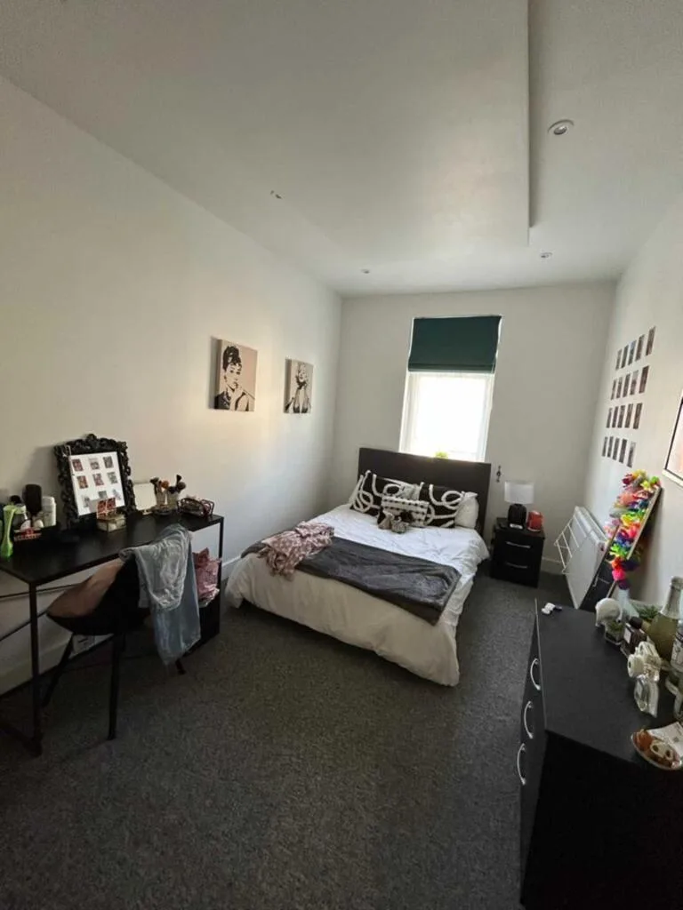 6 bedroom end of terrace house for rent