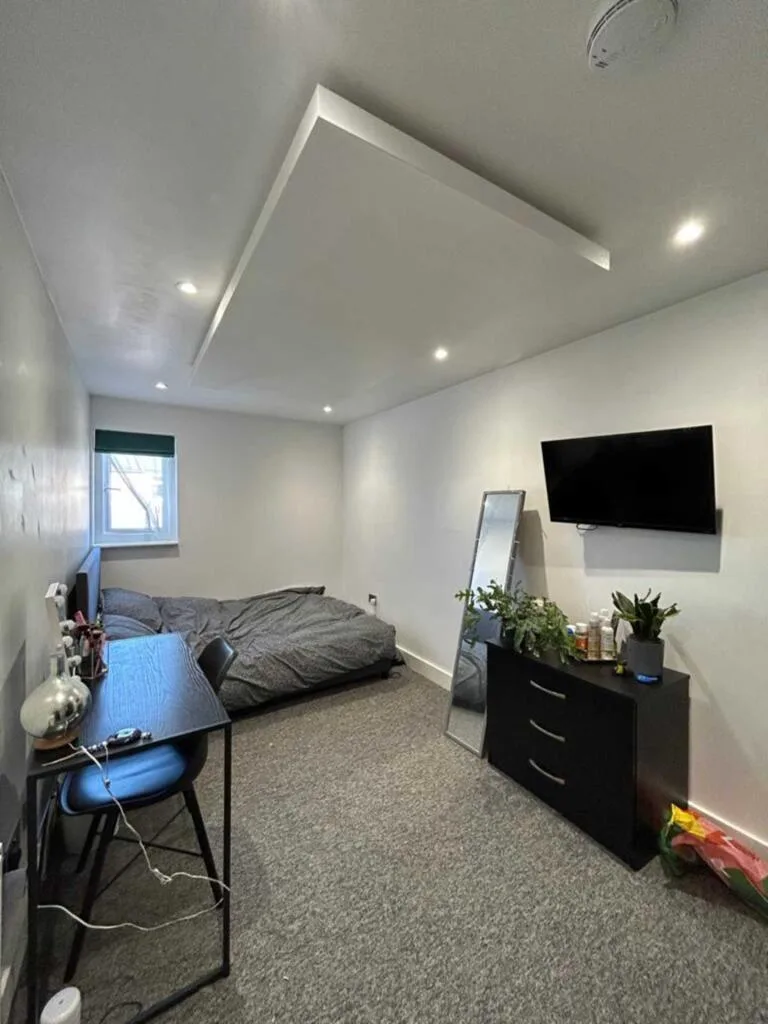 6 bedroom end of terrace house for rent