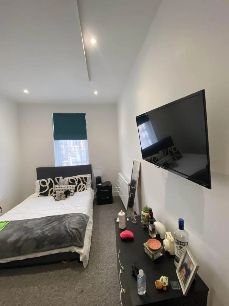 6 bedroom end of terrace house for rent