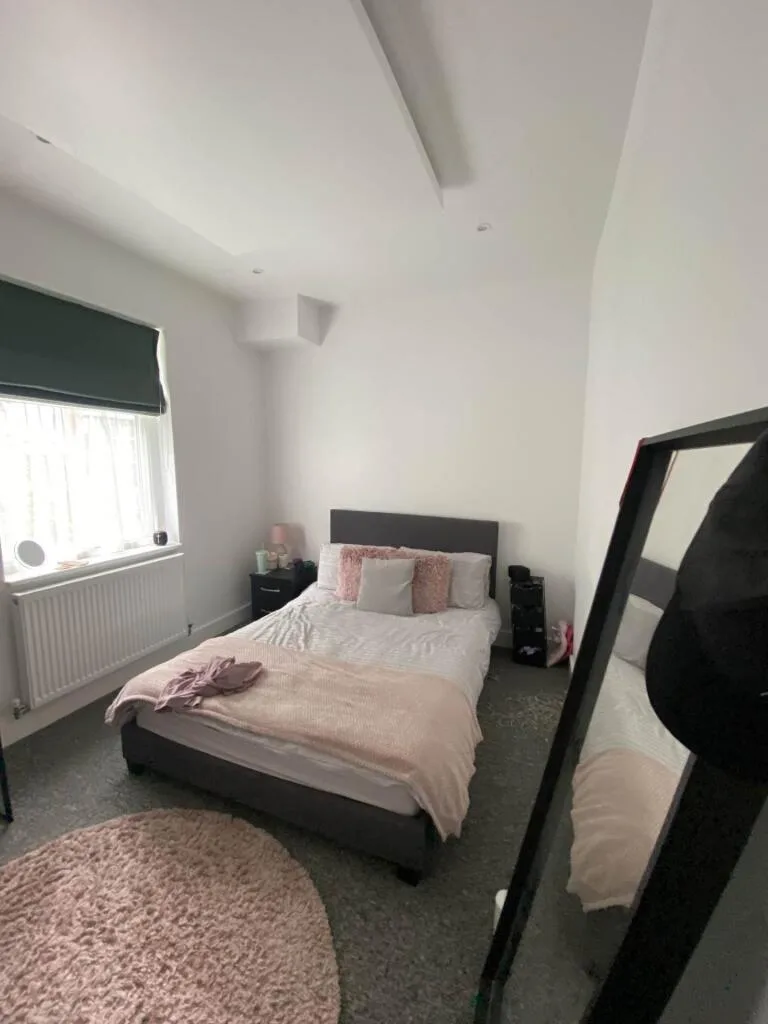 6 bedroom end of terrace house for rent