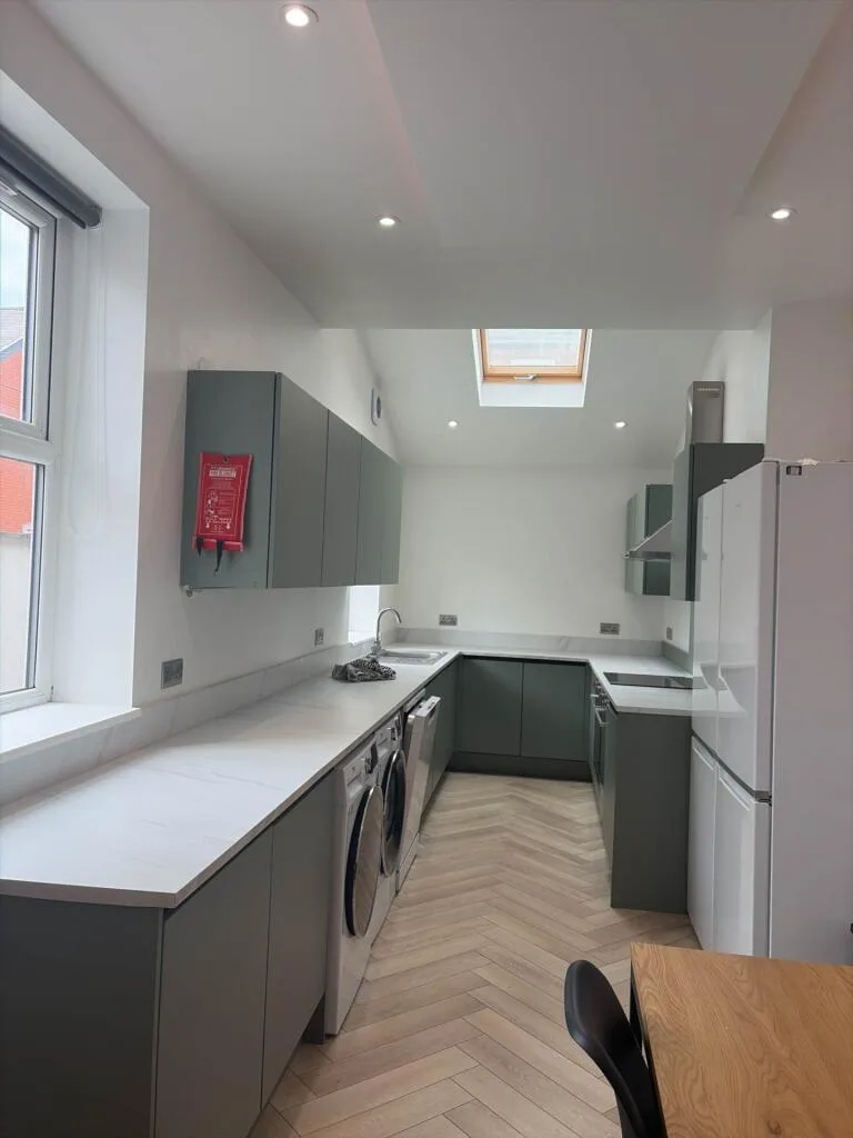 6 bedroom end of terrace house for rent