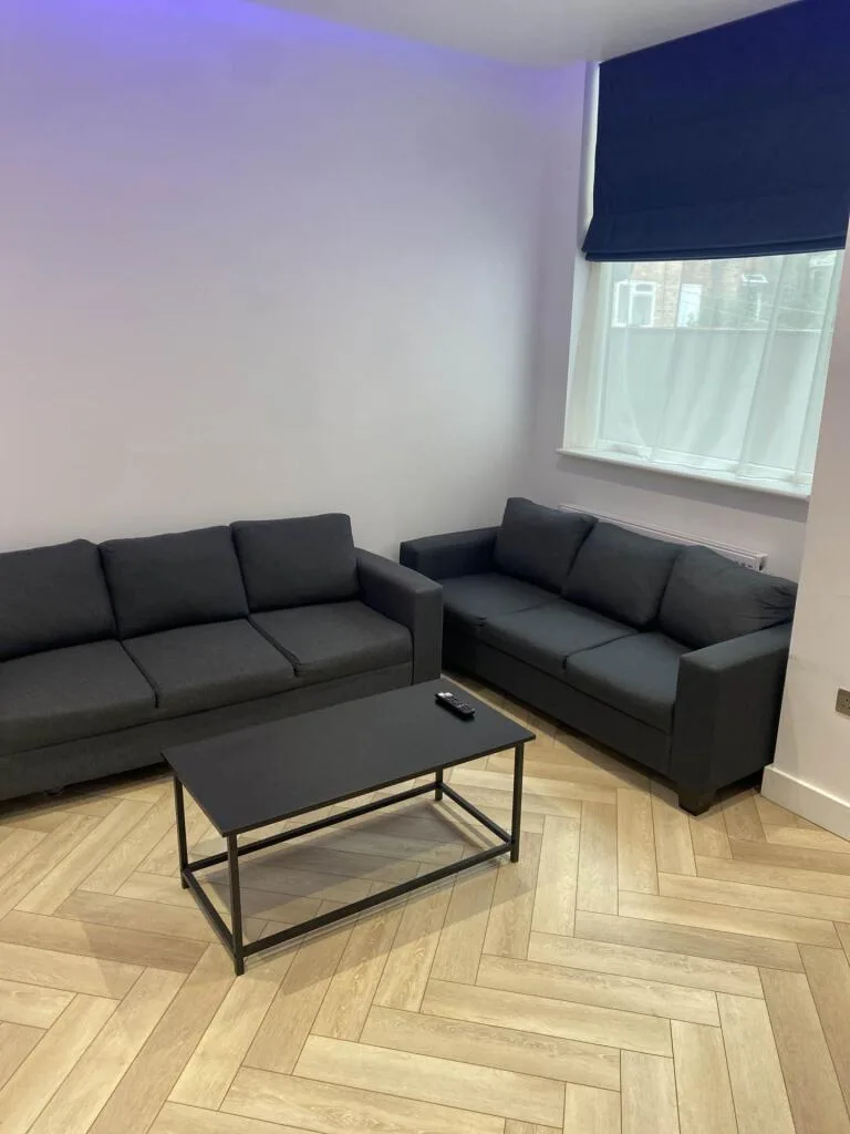 6 bedroom end of terrace house for rent
