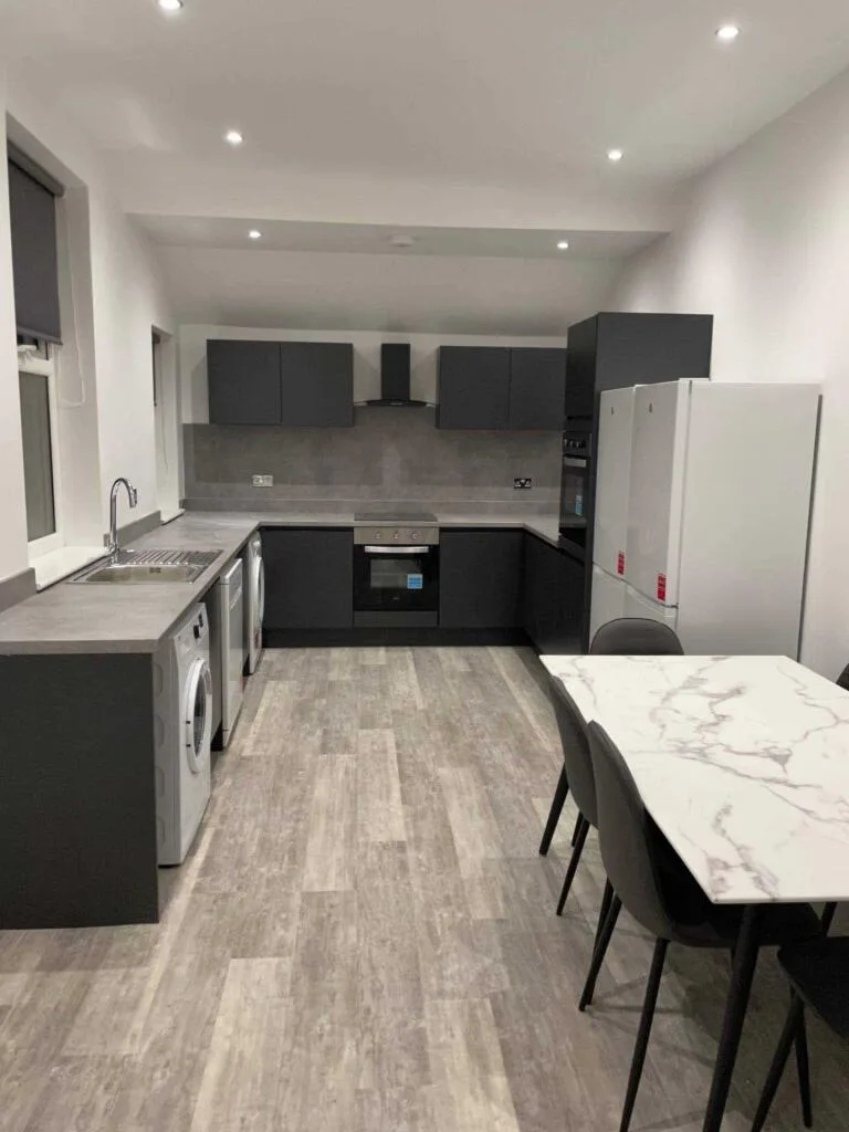 6 bedroom terraced house for rent