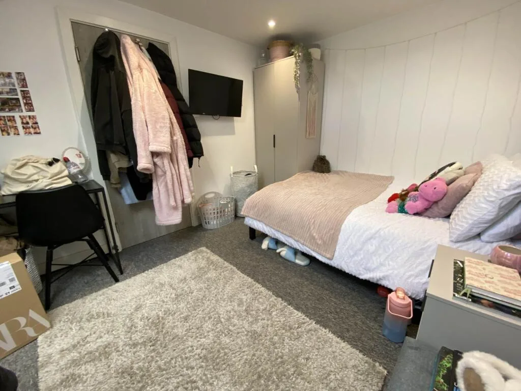 6 bedroom terraced house for rent