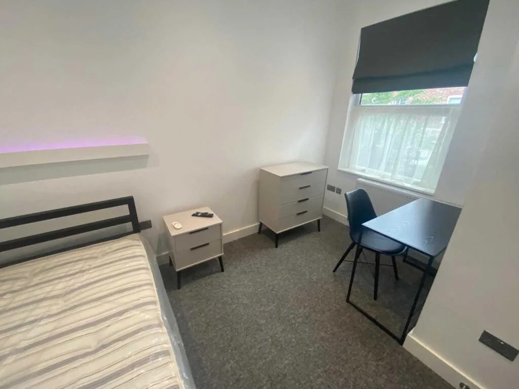 6 bedroom terraced house for rent