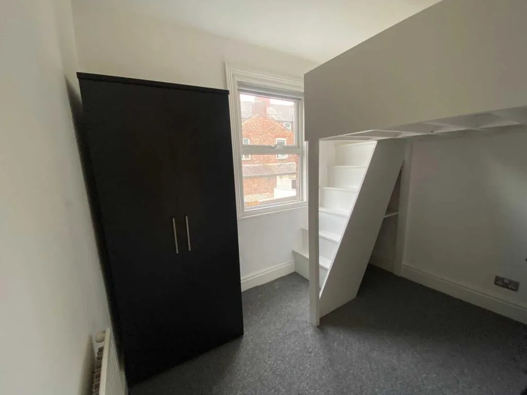 6 bedroom terraced house for rent