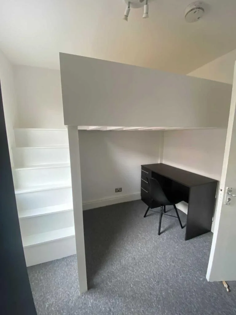 6 bedroom terraced house for rent