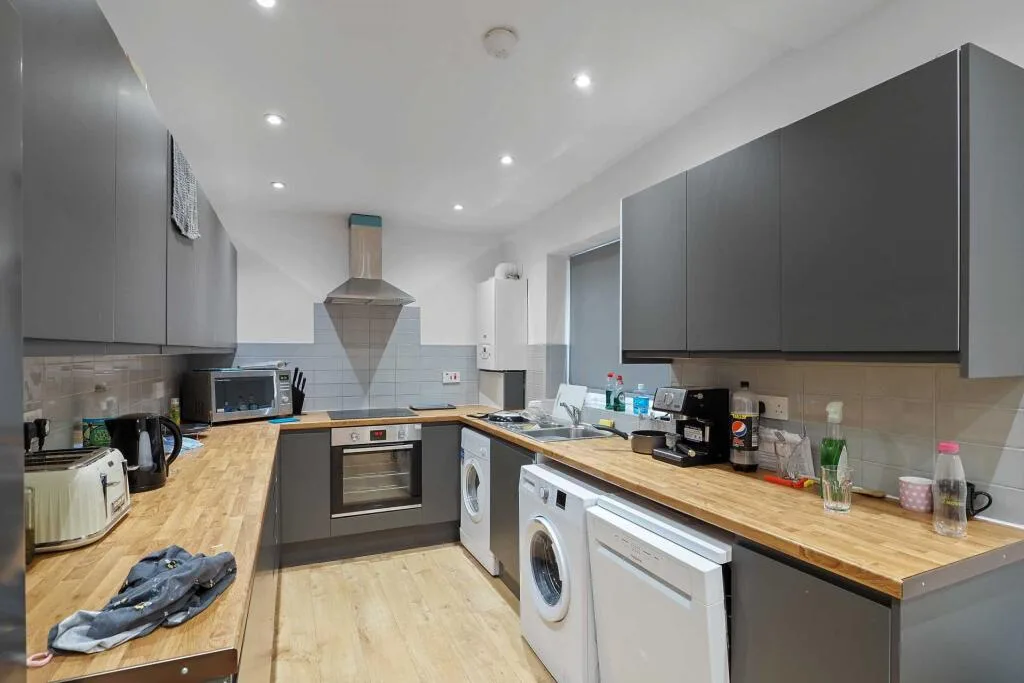 5 bedroom terraced house for rent