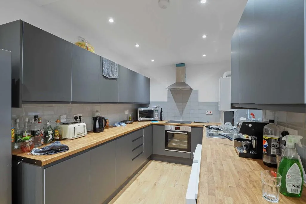 5 bedroom terraced house for rent