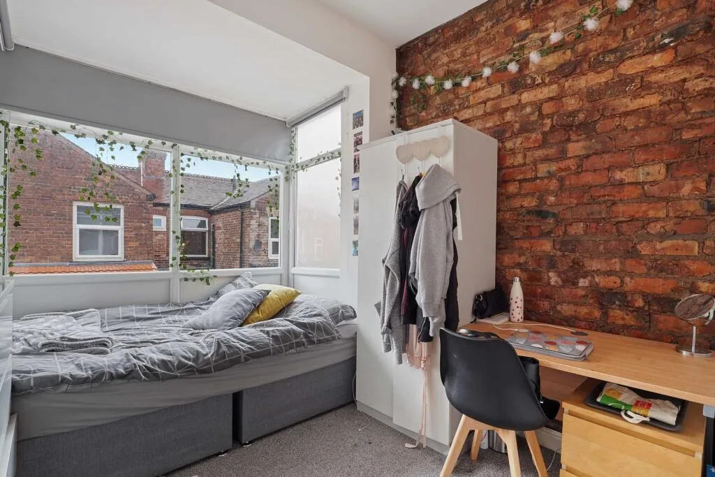 5 bedroom terraced house for rent