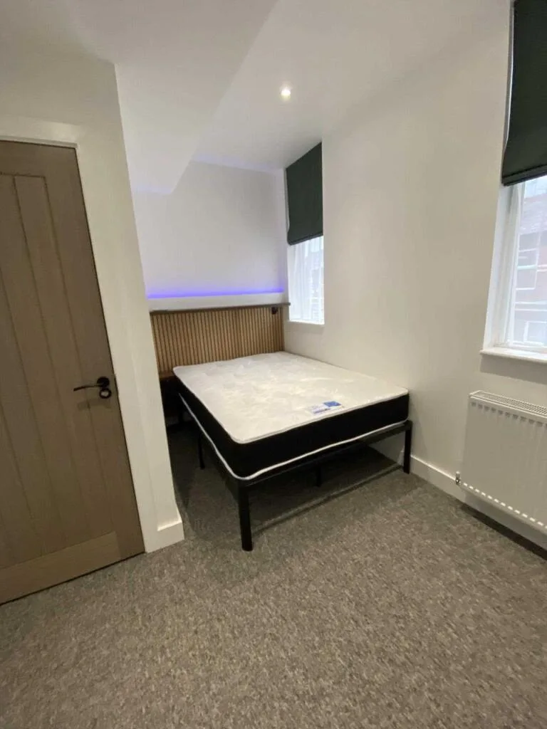 6 bedroom terraced house for rent