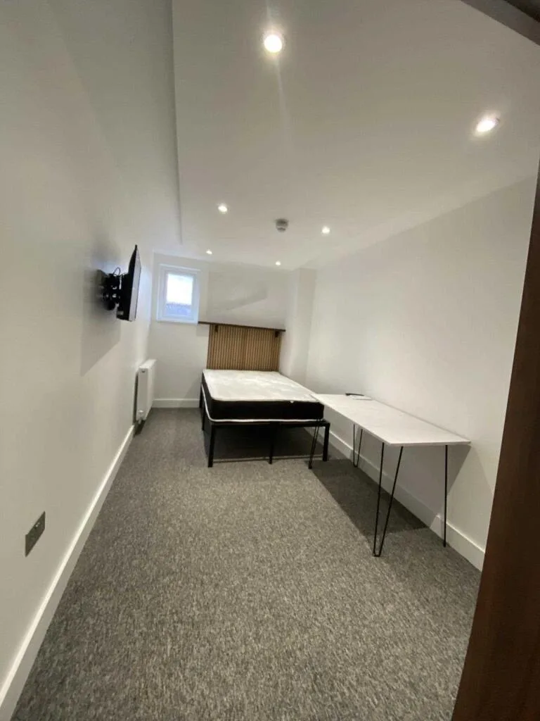 6 bedroom terraced house for rent