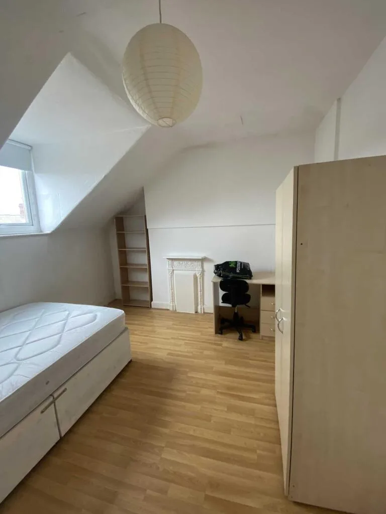 5 bedroom terraced house for rent
