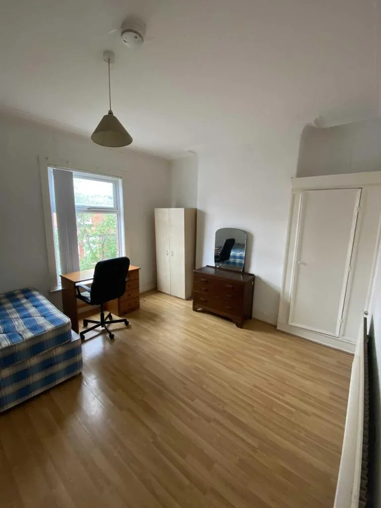 5 bedroom terraced house for rent