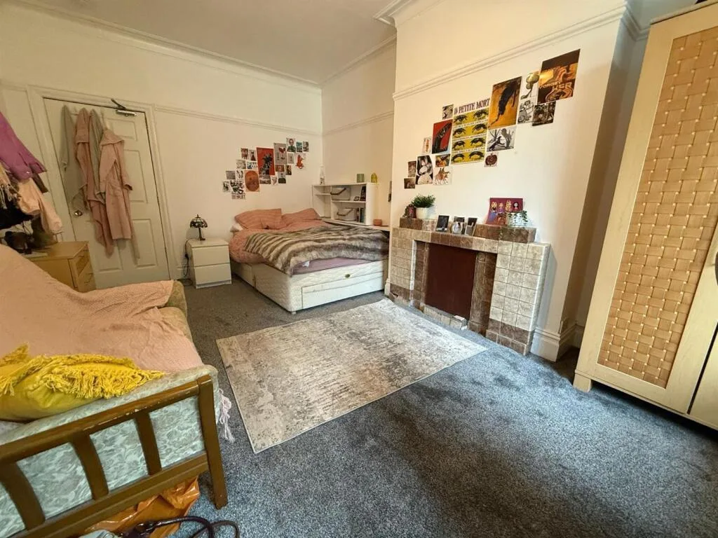 6 bedroom house for rent