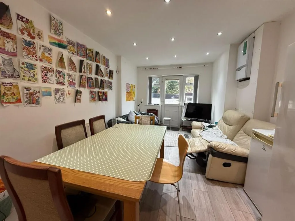 6 bedroom house for rent