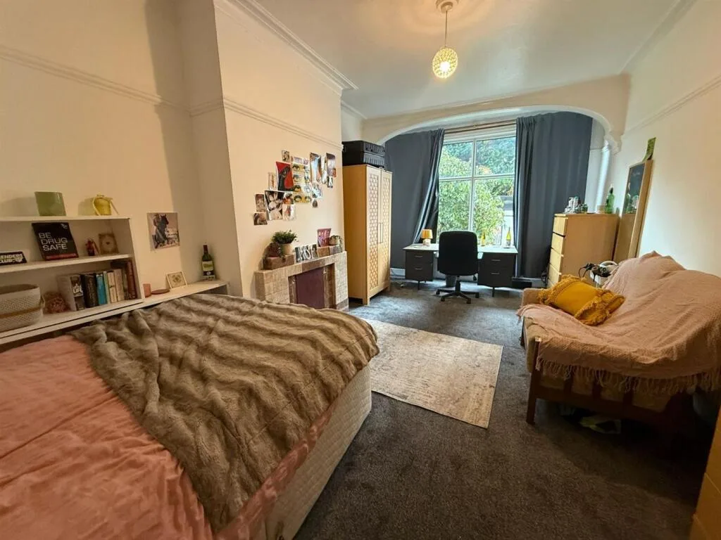 6 bedroom house for rent