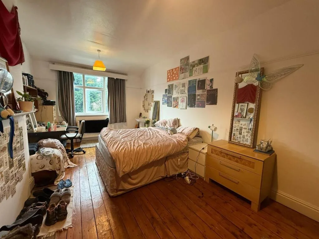 6 bedroom house for rent