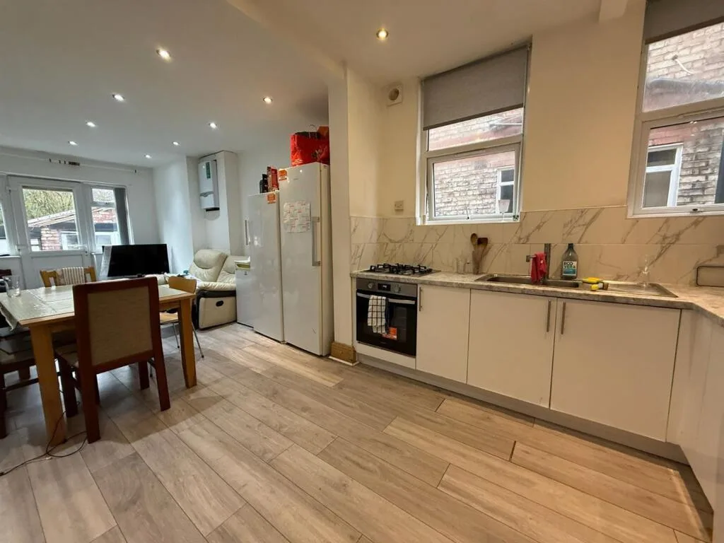 6 bedroom house for rent