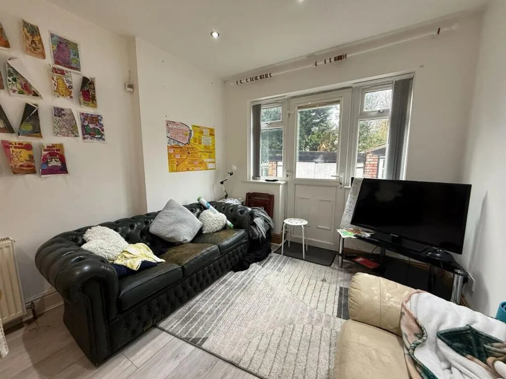 6 bedroom house for rent
