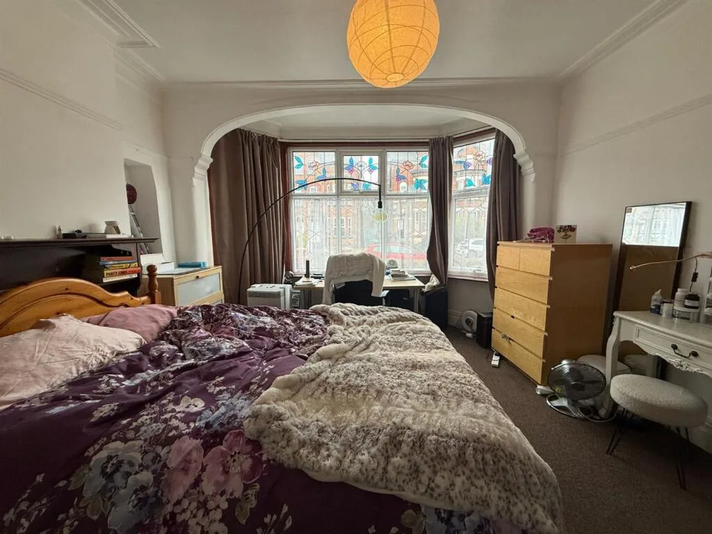 6 bedroom house for rent