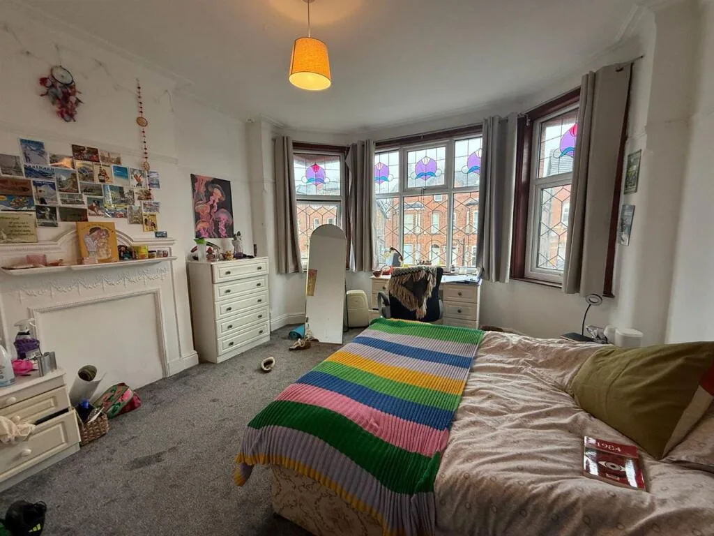 6 bedroom house for rent