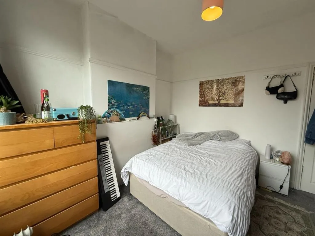 6 bedroom house for rent