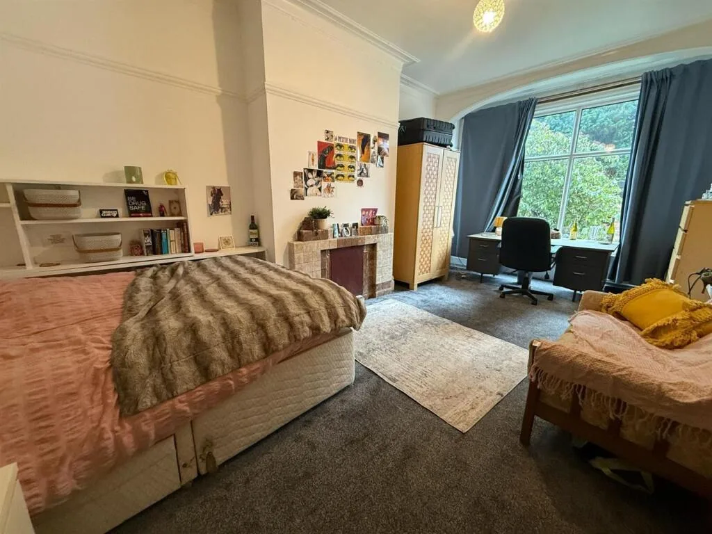 6 bedroom house for rent