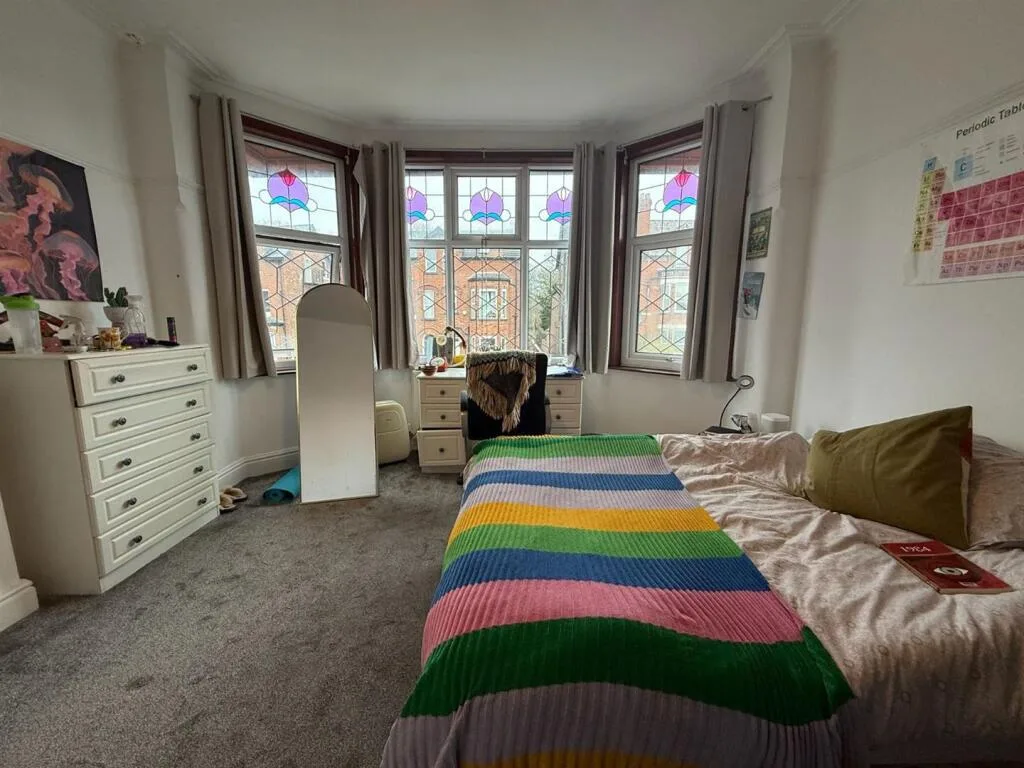 6 bedroom house for rent