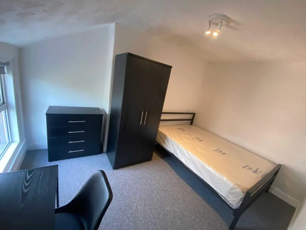 6 bedroom terraced house for rent