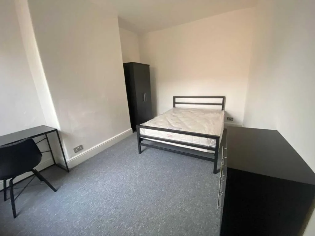 6 bedroom terraced house for rent