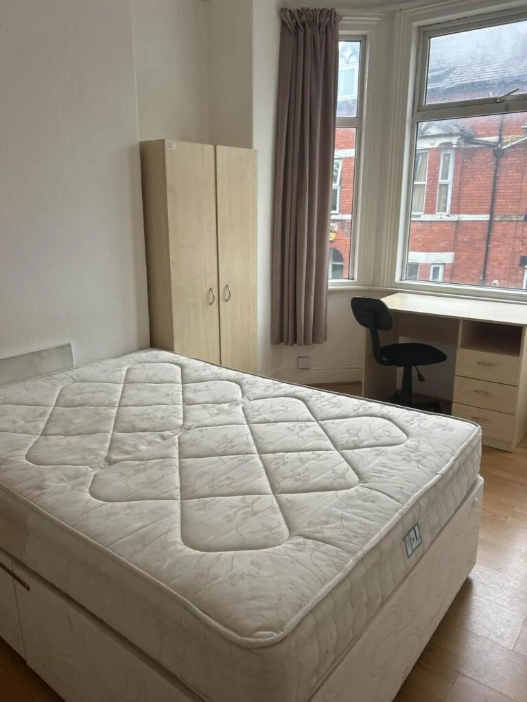 6 bedroom terraced house for rent
